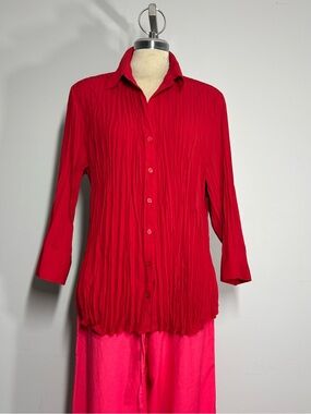 Red Pleated Button-Front Shirt with Classic Collar